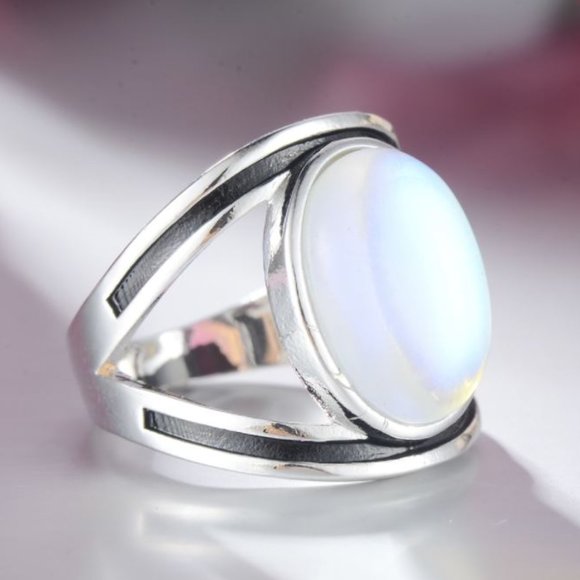 Jewelry - 🎉Moonstone Vintage Chunky Ring